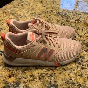 Size 9 pink New balance tennis shoes